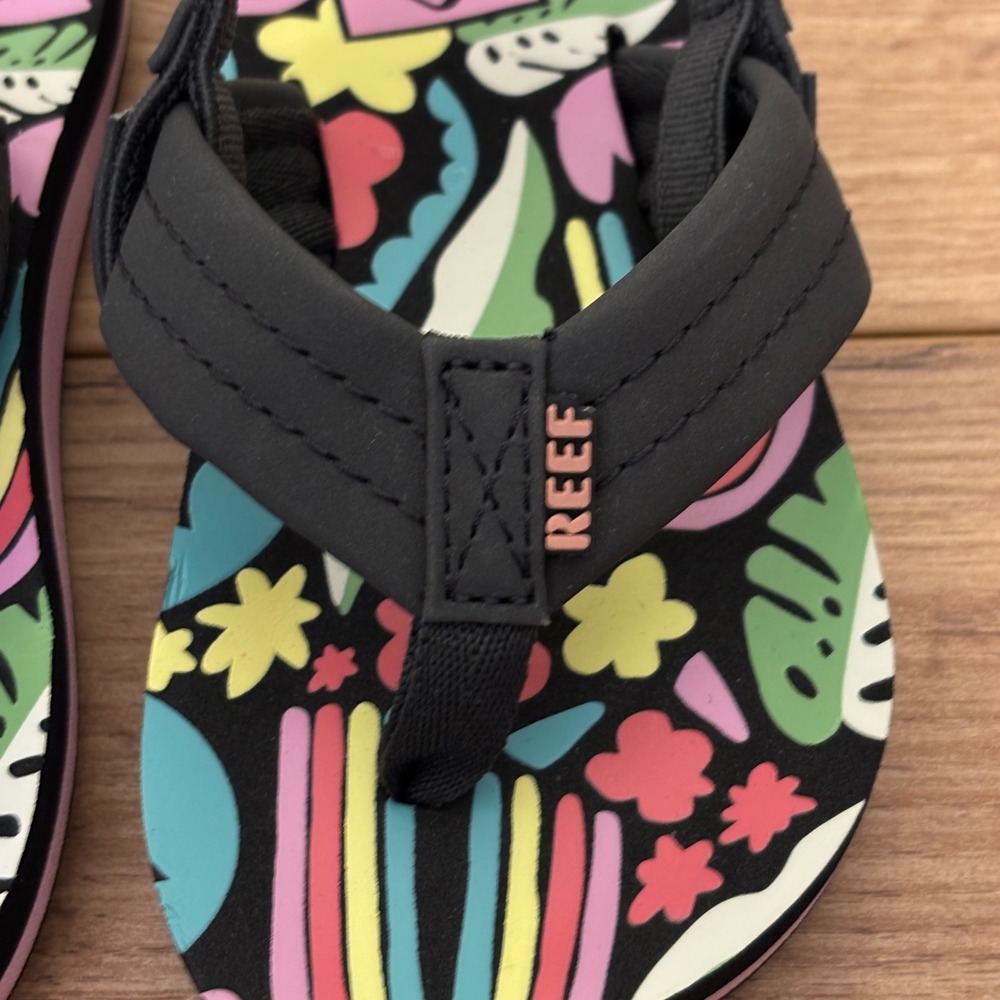 REEF Little Ahi Water-Friendly Flip-Flop Tropical Rainbow Black Kids Size 6 Pool - Picture 5 of 11